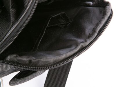 Pojemna mała torebka na ramię z dużą liczbą kieszonek - obrazek 9