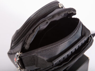 Pojemna mała torebka na ramię z dużą liczbą kieszonek - obrazek 8