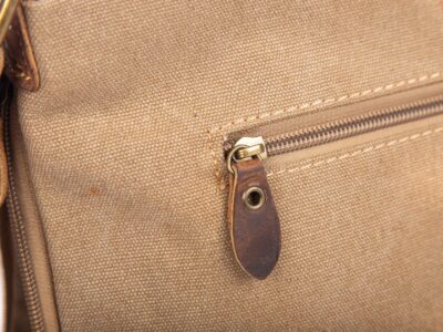 Beżowa poszerzana listonoszka damska canvas J Jones - obrazek 11