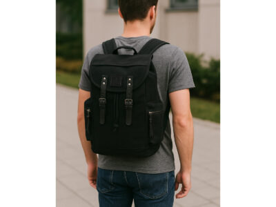 Duży czarny plecak męski 4554 z klapą w stylu vintage