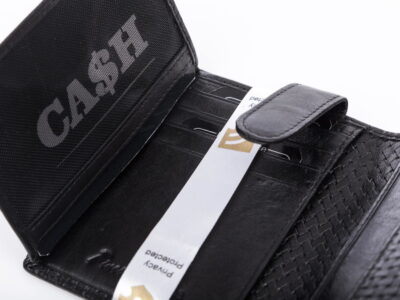 Czarny skórzany portfel męski pionowy z blokadą RFID w pudełku Cash - obrazek 6