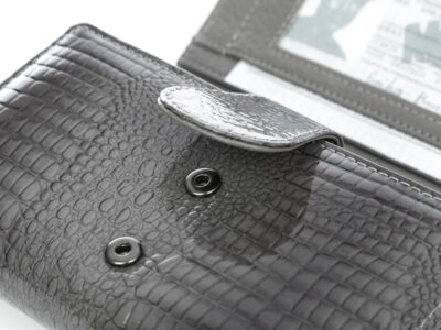 Szary portfel damski z kieszenią na bilon zamykaną na suwak - obrazek 4