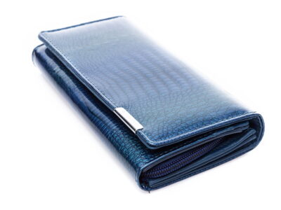 Duży poziomy portfel damski niebieski z lakierowanej skóry naturalnej - obrazek 3