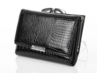 Czarny skórzany lakierowany portfel damski na bigiel