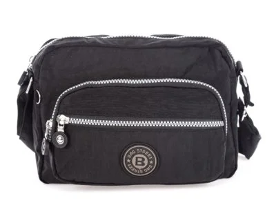 Wygodna nieduża torebka damska na ramię z kreszu czarna