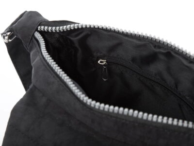 Mała lekka torebka damska wykonana z kreszu w kolorze czarnym - obrazek 3