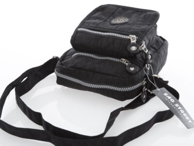 Mała lekka torebka damska wykonana z kreszu w kolorze czarnym - obrazek 4