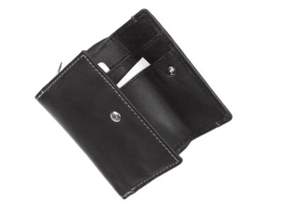 Mały portfel męski skórzany czarny z kieszenią na drobne zapinaną na zamek - obrazek 5