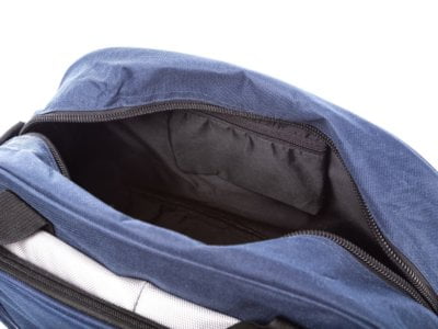Torba podróżna lub na siłownię średniej wielkości granatowa - obrazek 4