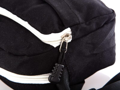 Wygodna czarna torba męska na ramię Extrem czarno-biała - obrazek 4