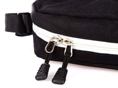 Wygodna czarna torba męska na ramię Extrem czarno-biała - obrazek 3