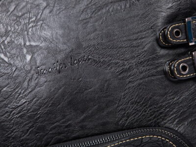 Wytłoczone logo Jennifer jones