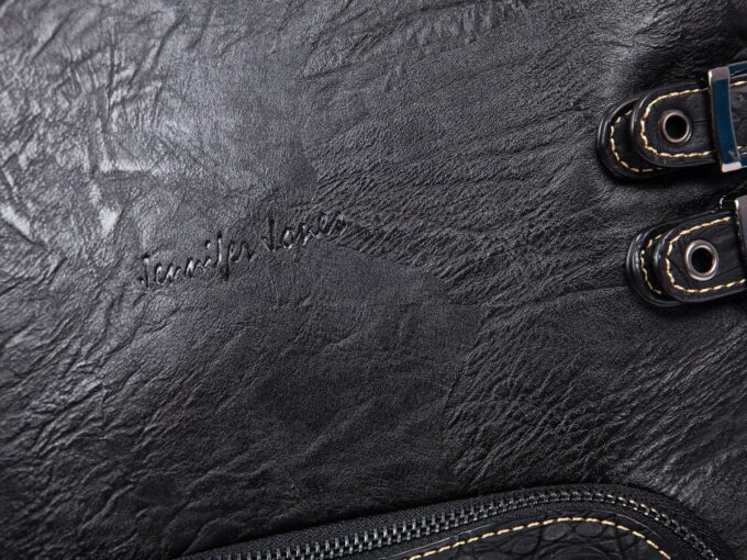 Wytłoczone logo Jennifer jones