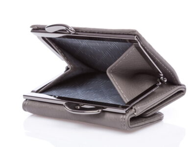 Mały szary portfelik damski z biglem matowy - obrazek 7