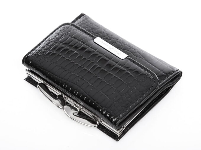 Mały czarny lakierowany portfel damski