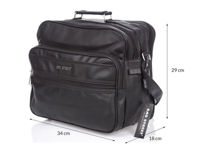 Duża oraz bardzo pojemna czarna torba męska typu listonoszka na ramię marki Bag Street.