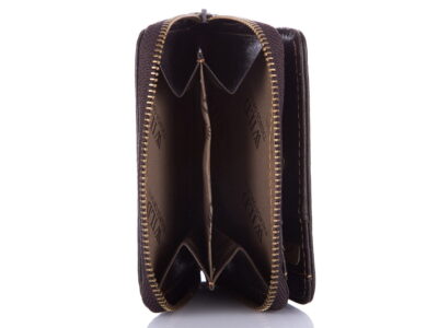 Mały, skórzany portfel męski ciemny brąz Wild's zapinany dookoła na zamek - obrazek 4