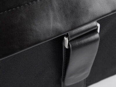 Ekskluzywna torebka damska na ramię z klapą Jennifer Jones czarna - obrazek 7