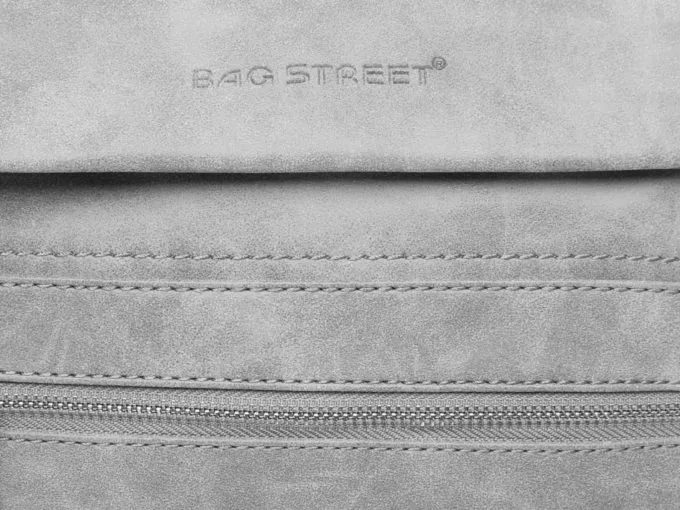 Logo Bag Street na przedniej klapce