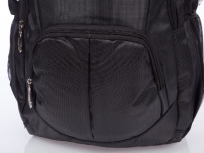 Dodatkowe kieszonki na przodzie plecaka zapinane na zamki
