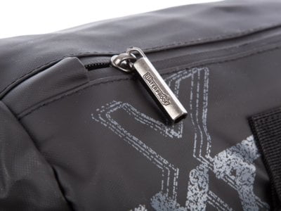 Metalowe zamknięcia zamków z napisem waterproof