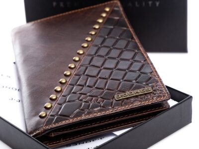 Portfel z mocnym tłoczeniem skóry