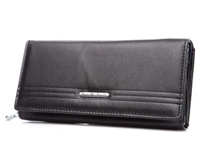 Czarny portfel damski z poziomymi liniami
