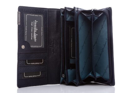 W środku, portfel jest w kolorze granatowym