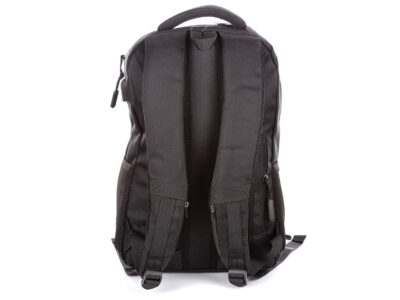 Dodatkowe kieszonki na szelkach z tyłu plecaka