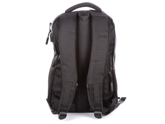 Dodatkowe kieszonki na szelkach z tyłu plecaka