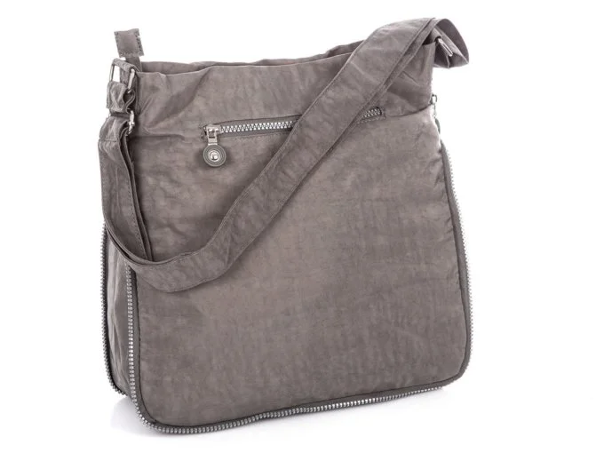 Z tyłu dodatkowa kieszeń na zamek