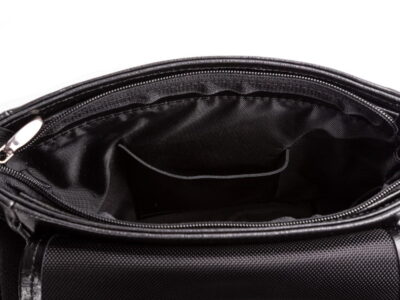 Skórzana kieszeń na telefon wewnątrz torby