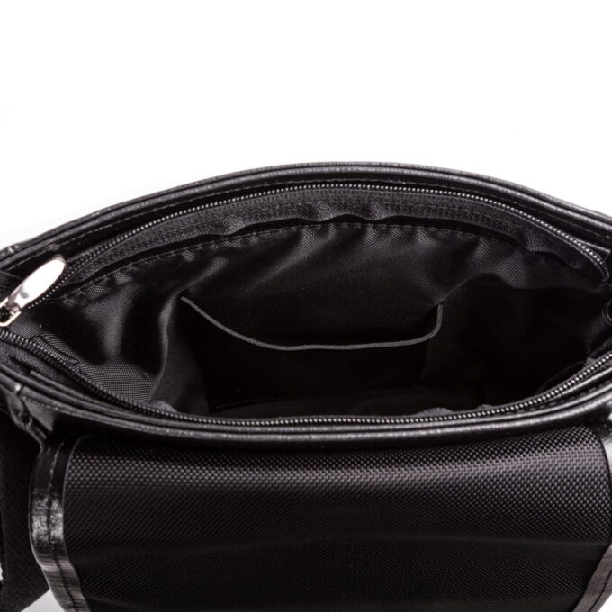 Skórzana kieszeń na telefon wewnątrz torby