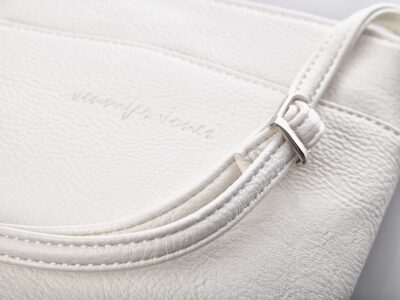 Mała biała torebka damska na ramię Jennifer Jones - obrazek 7