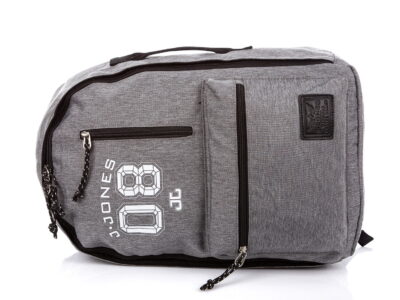 Plecak można nosić bokiem jak torbę