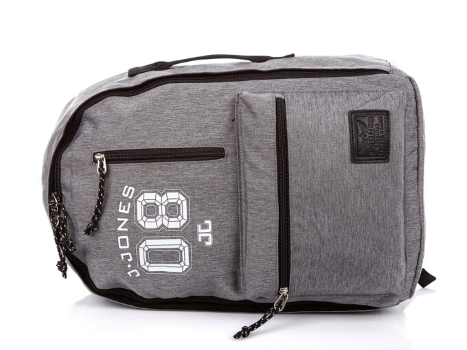 Plecak można nosić bokiem jak torbę