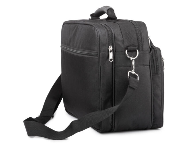 Torba posiada 2 duże komory na dokumenty A4