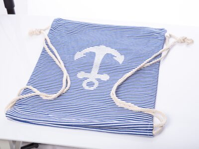 Damski plecak na sznurkach w niebieskie paski z kotwicą - obrazek 12