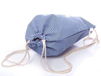 Damski plecak na sznurkach w niebieskie paski z kotwicą - obrazek 3