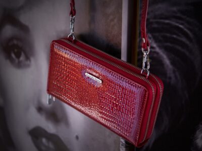 Portfel damski z paskiem na ramię czarny Jennifer Jones - obrazek 11