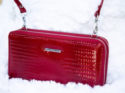 Portfel damski z paskiem na ramię czarny Jennifer Jones - obrazek 12