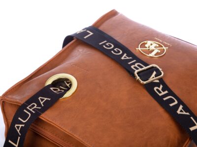 Pionowa duża torba damska brązowa Laura Biaggi - obrazek 6