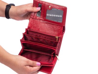 GREGORIO Czerwony lakierowany portfel damski ze złotą blaszką - obrazek 4