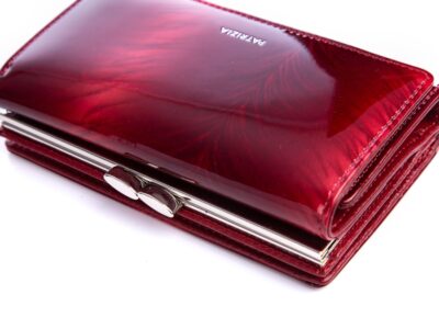 Lakierowany portfel damski z biglem czerwony PATRIZIA - obrazek 4