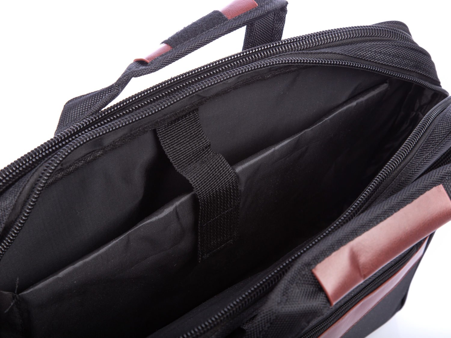 Otwarta czarna teczka materiałowa z przegrodą na laptopa i uchwytem donec