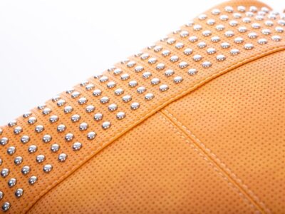 Żółta torebka damska na ramię z ćwiekami Jennifer Jones - obrazek 6