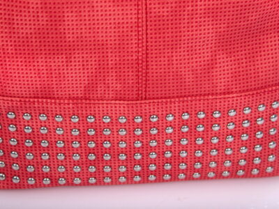 Czerwona torebka damska na ramię z ćwiekami Jennifer Jones - obrazek 3