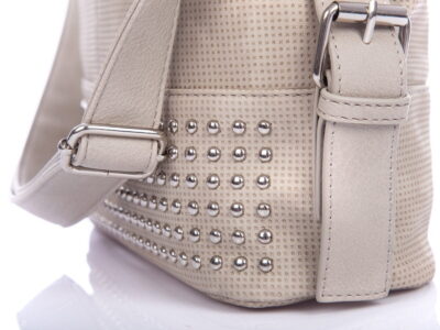 Jasnoszara torebka damska na ramię z ćwiekami Jennifer Jones - obrazek 6