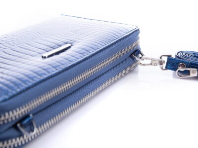 Portfel damski z paskiem na ramię niebieski lakier Jennifer Jones - obrazek 7