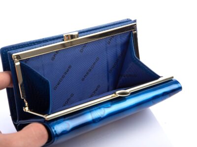 Niebieski portfel damski w motylki lakierowany z biglem Gregorio - obrazek 8
